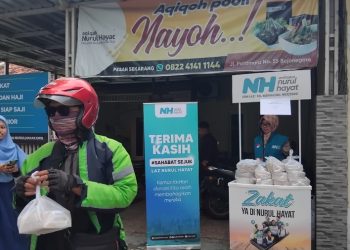Awali Pekan dengan Berkah, Nurul Hayat Bojonegoro Bagikan Nasi Gratis untuk Ojol dan Pengguna Jalan