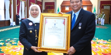 Direktur Koperasi KAREB Raih Lencana Jer Basuki Mawa Bea Perak, Simbol Dedikasi dan Keberhasilan Menyerap 7.000 Tenaga Kerja