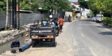 Proyek Saluran Air (U-Ditch) Rusak Pipa, PDAM Bojonegoro Kewalahan Tangani Ratusan Laporan