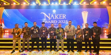 LSP Kompetensi Keselamatan Kerja Raih Naker Award 2025. Penghargaan diserahkan langsung oleh Menaker