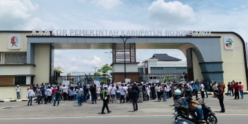 SPSI Bojonegoro Serukan Penolakan Perda KTR, Anis Yuliati: “Rokok Dimatikan, Tapi Hasilnya Mau Diambil!”