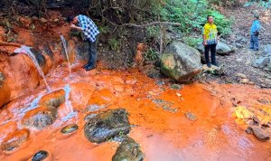Tim pendamping nasional meninjau salah satu geosite Geopark Bojonegoro dalam rangka persiapan asesmen UNESCO Global Geopark.