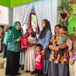 Cantika Wahono saat memberikan pembinaan kepada kader PKK di Desa Jumok Kecamatan Ngraho Kabupaten Bojonegoro.