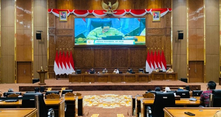 Suasana Rapat Paripurna DPRD Kabupaten Bojonegoro saat penyampaian jawaban Bupati atas pandangan fraksi terkait APBD 2025.