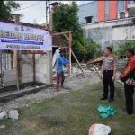 Kapolres Bojonegoro meninjau program bedah rumah warga kurang mampu di Desa Pengaten Kecamatan Balen.