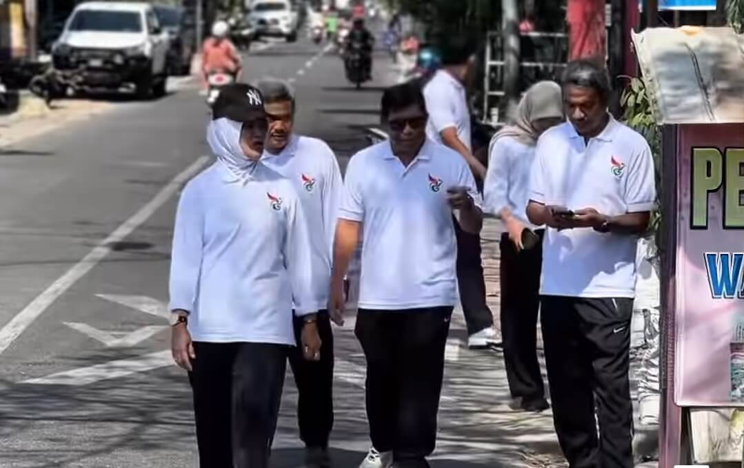 Wakil Bupati Bojonegoro Nurul Azizah meninjau Jalan Monginsidi untuk rencana pelebaran jalan.