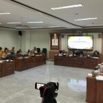 Rapat Banggar DPRD Bojonegoro membahas pelayanan DPMPTSP pada Perubahan KUA PPAS APBD 2026.