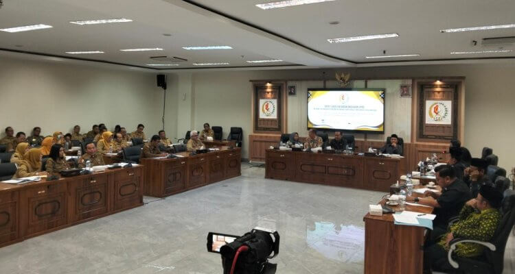 Rapat Banggar DPRD Bojonegoro membahas pelayanan DPMPTSP pada Perubahan KUA PPAS APBD 2026.