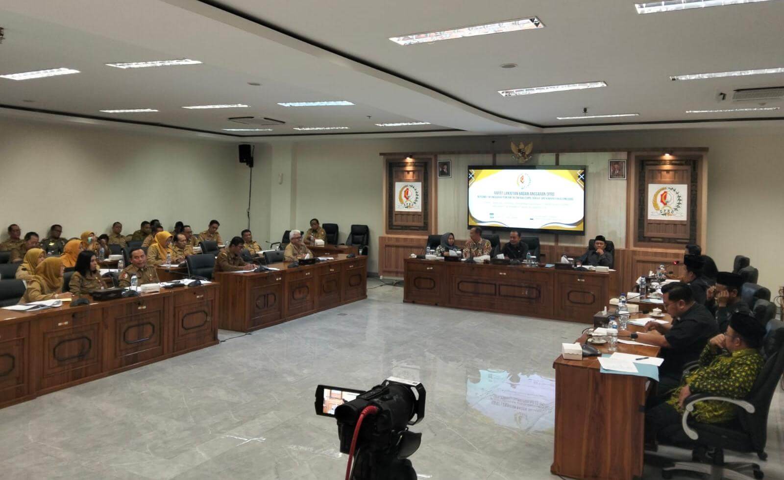 Foto istimewa Rapat Banggar DPRD Bojonegoro membahas pelayanan DPMPTSP pada Perubahan KUA PPAS APBD 2026.