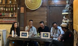 Ketua Komisi B DPRD Bojonegoro Sally Atyasasmi menjadi narasumber dalam diskusi Pro Kontra Makan Bergizi Gratis di Bojonegoro.