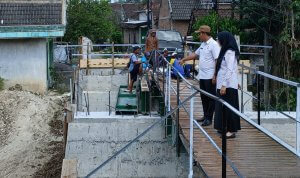 Pemkab Bojonegoro mempercepat penyempurnaan Jembatan Desa Ngablak Kecamatan Dander.