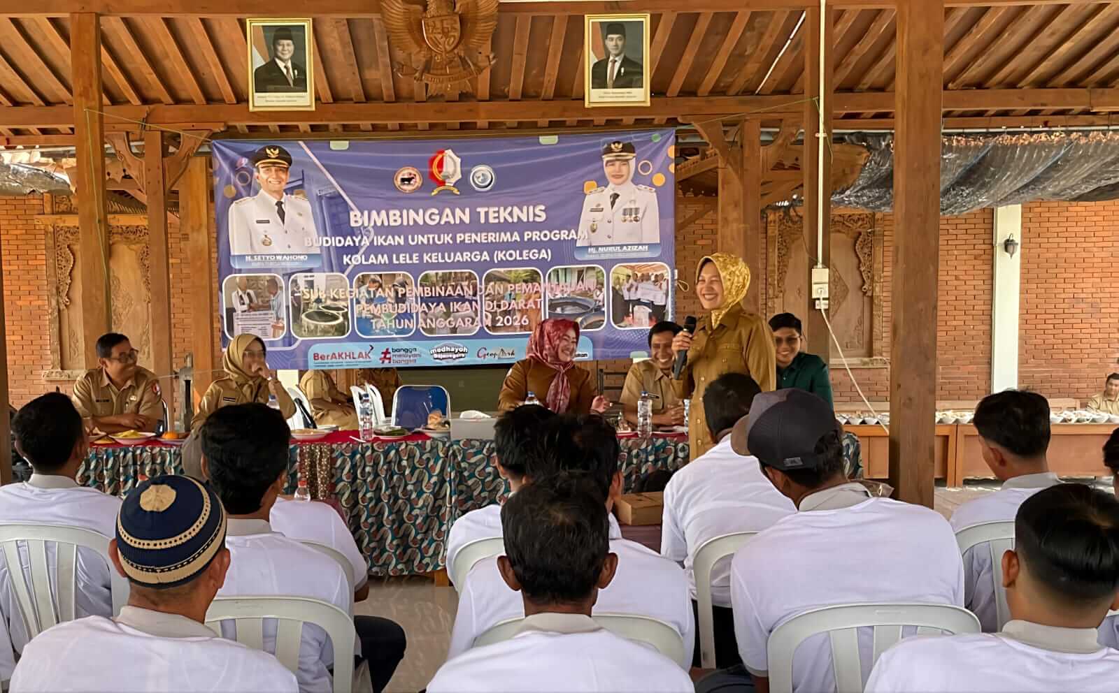 Wakil Bupati Bojonegoro Nurul Azizah membuka Bimbingan Teknis Program Kolam Lele Keluarga (Kolega) bagi calon penerima manfaat di Balai Desa Pandantoyo, Kecamatan Temayang.