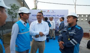 Manager PLN UP3 Bojonegoro Danang Setiawan melakukan koordinasi pengamanan kelistrikan di PT Sumber Aneka Gas Tuban.