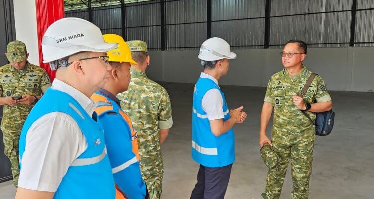 PLN UP3 Bojonegoro siaga mengamankan pasokan listrik saat kunjungan kerja Wakil Panglima TNI di Lamongan dan Bojonegoro.