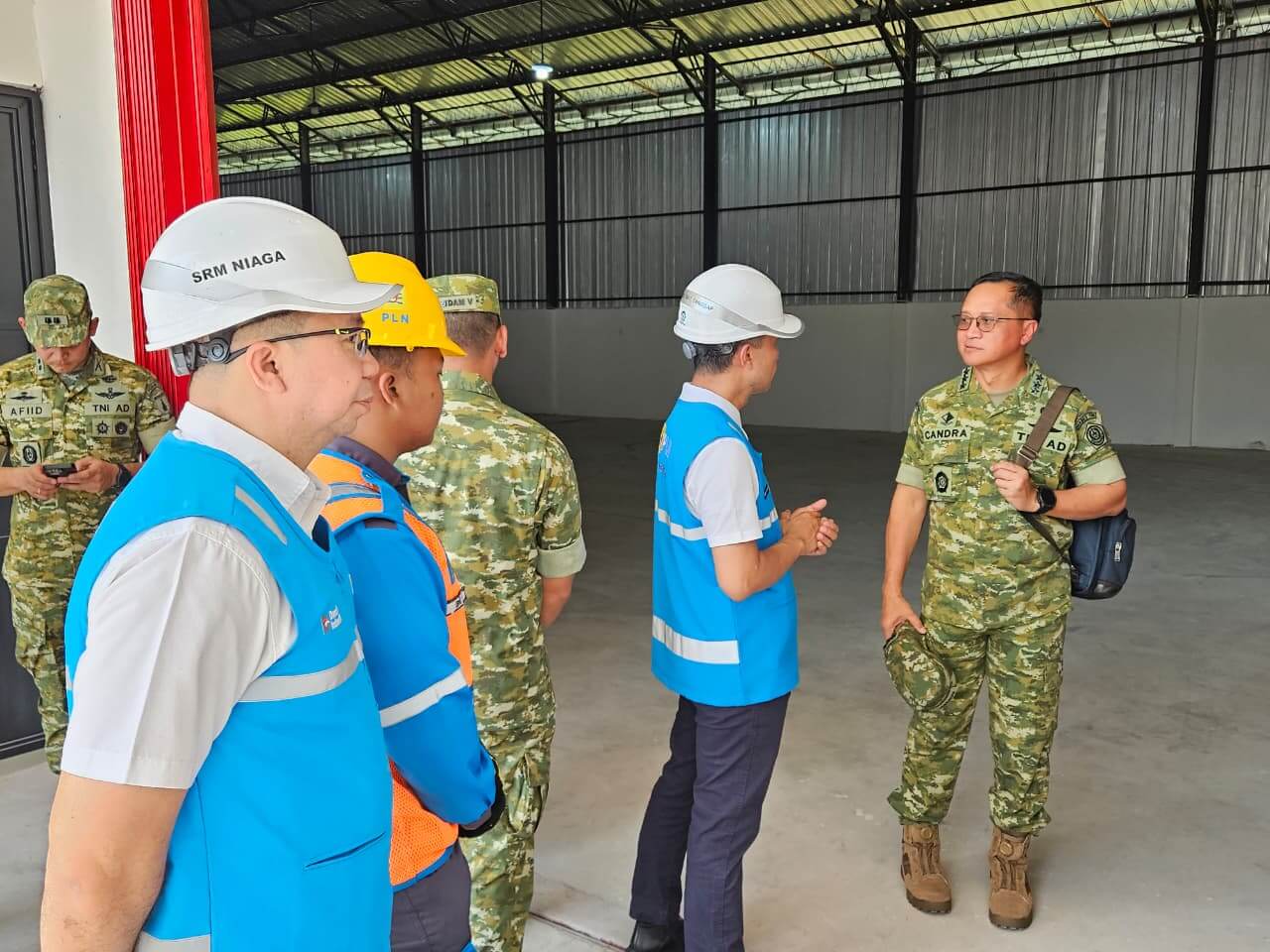 PLN UP3 Bojonegoro siaga mengamankan pasokan listrik saat kunjungan kerja Wakil Panglima TNI di Lamongan dan Bojonegoro.