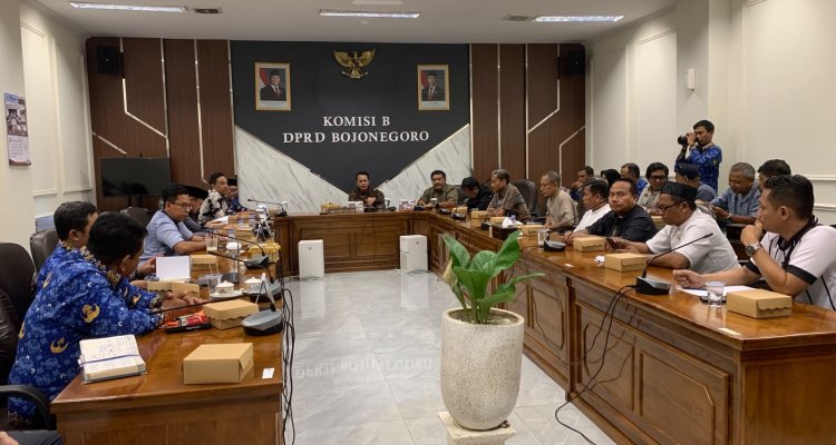 Komisi B DPRD Bojonegoro rapat dengar pendapat terkait pembangunan Pasar Kota dan relokasi pedagang.