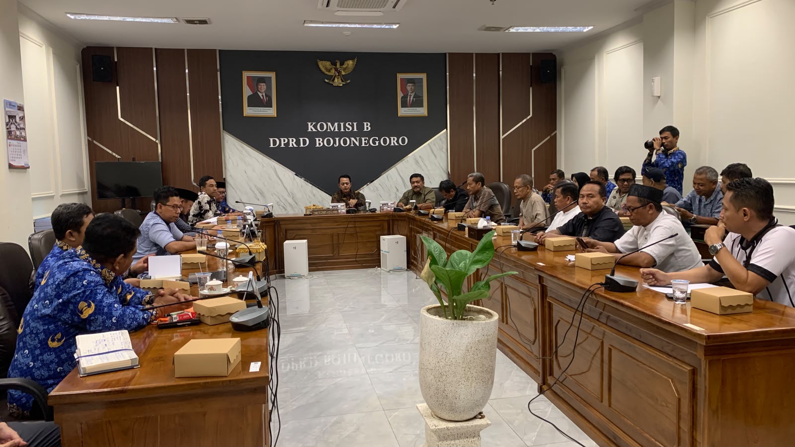 Komisi B DPRD Bojonegoro rapat dengar pendapat terkait pembangunan Pasar Kota dan relokasi pedagang.