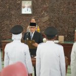 Bupati Setyo Wahono foto bersama lima Kepala Desa PAW Bojonegoro Tahun 2026.