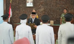 Bupati Setyo Wahono foto bersama lima Kepala Desa PAW Bojonegoro Tahun 2026.