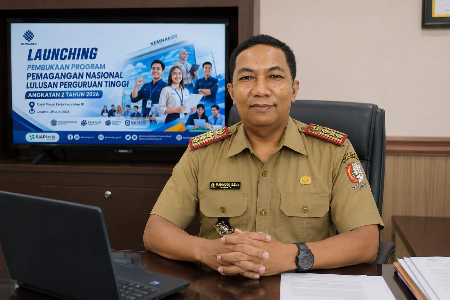 Kadisperinaker Bojonegoro Mahmudi mengajak lulusan perguruan tinggi mengikuti Program Pemagangan Nasional 2026.