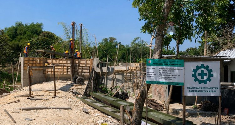 Progres pembangunan Jembatan Desa Semenpinggir Kecamatan Kapas Bojonegoro.