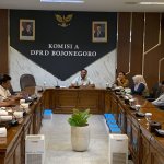 Hearing Komisi A DPRD Bojonegoro membahas sengketa lahan perumahan Desa Klampok Kecamatan Kapas.