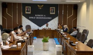 Hearing Komisi A DPRD Bojonegoro membahas sengketa lahan perumahan Desa Klampok Kecamatan Kapas.