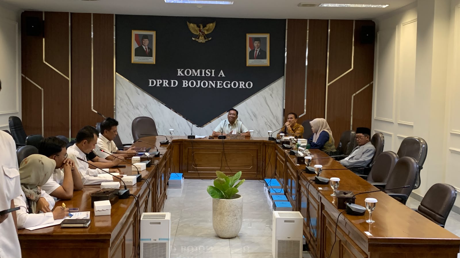 Hearing Komisi A DPRD Bojonegoro membahas sengketa lahan perumahan Desa Klampok Kecamatan Kapas.