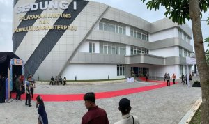 Gedung Pusat Layanan Jantung Terpadu RSUD dr. R. Sosodoro Djatikoesoemo Bojonegoro