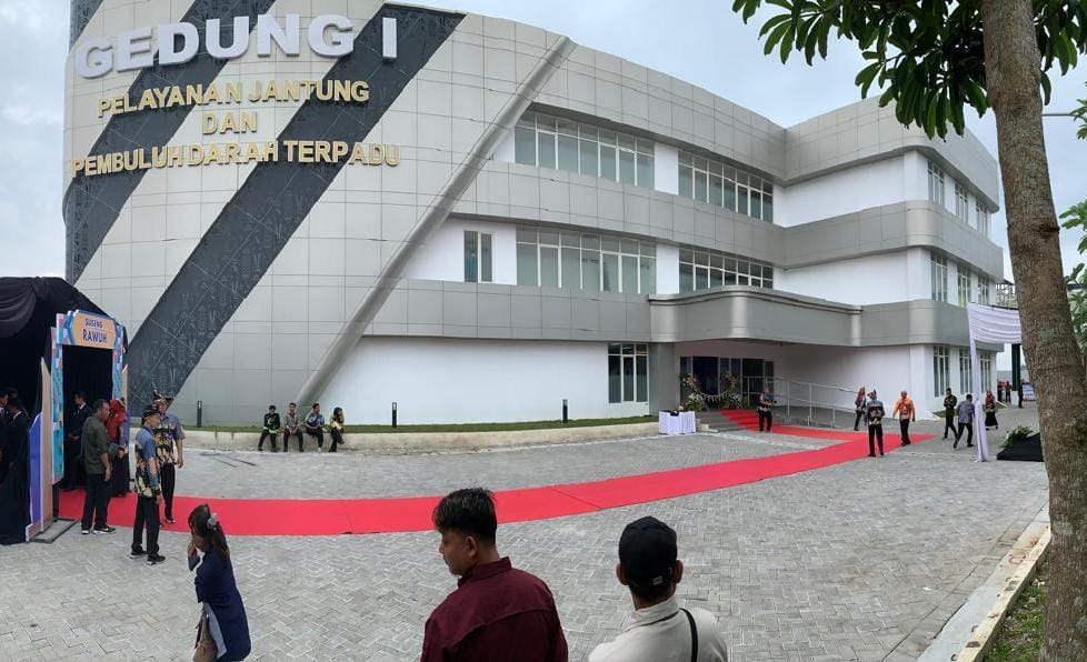 Gedung Pusat Layanan Jantung Terpadu RSUD dr. R. Sosodoro Djatikoesoemo Bojonegoro