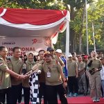 Ketua Dekopinda, Bupati, Wakil Bupati dan Forkopimda melepas 20 ribu peserta Jalan Sehat Harkopnas Bojonegoro.