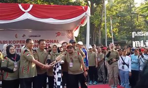 Ketua Dekopinda, Bupati, Wakil Bupati dan Forkopimda melepas 20 ribu peserta Jalan Sehat Harkopnas Bojonegoro.