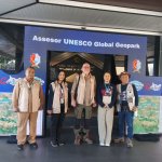 Asesor UNESCO Global Geopark Andreas Schüller meninjau Pusat Informasi Geopark Bojonegoro