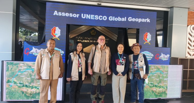 Asesor UNESCO Global Geopark Andreas Schüller meninjau Pusat Informasi Geopark Bojonegoro