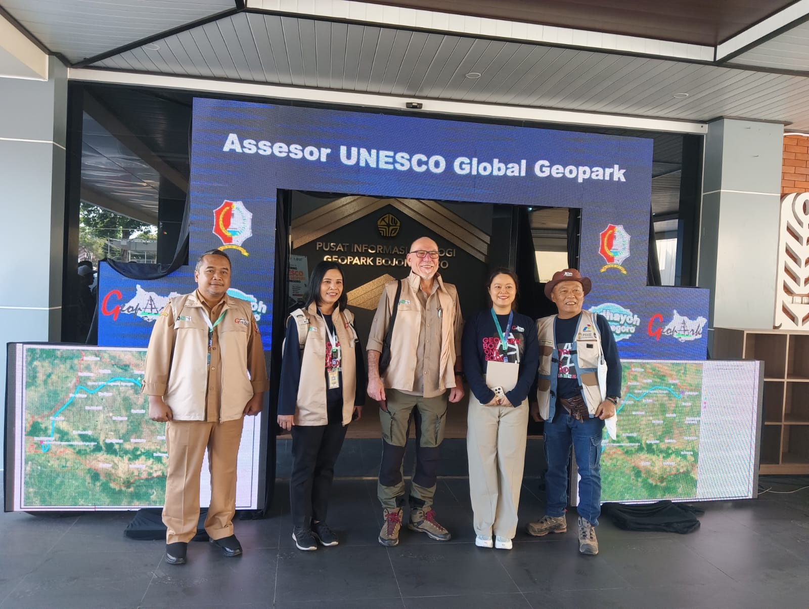 Asesor UNESCO Global Geopark Andreas Schüller meninjau Pusat Informasi Geopark Bojonegoro