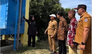 Wabup Bojonegoro Nurul Azizah meninjau desa rawan kekeringan untuk penambahan SPAM.