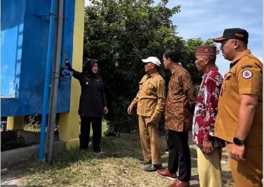 Wabup Bojonegoro Nurul Azizah meninjau desa rawan kekeringan untuk penambahan SPAM.
