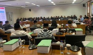 Suasana rapat lanjutan pembahasan Perubahan KUA-PPAS APBD Tahun Anggaran 2026 di Ruang Badan Anggaran DPRD Kabupaten Bojonegoro. Dalam rapat tersebut, Banggar DPRD menolak usulan Pemkab Bojonegoro yang mengurangi target penerimaan Pajak Daerah sebesar Rp15,4 miliar. Suasana rapat lanjutan pembahasan Perubahan KUA-PPAS APBD Tahun Anggaran 2026 di Ruang Badan Anggaran DPRD Kabupaten Bojonegoro. Dalam rapat tersebut, Banggar DPRD menolak usulan Pemkab Bojonegoro yang mengurangi target penerimaan Pajak Daerah sebesar Rp15,4 miliar.