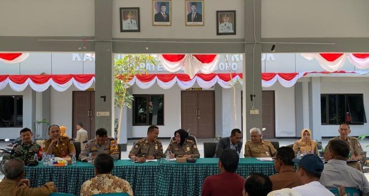 Rapat koordinasi membahas penataan lahan di Dusun Kentong, Desa Sumberejo, Kecamatan Trucuk, Bojonegoro, Selasa (11/8/2026). Foto: NewsBojonegoro.com
