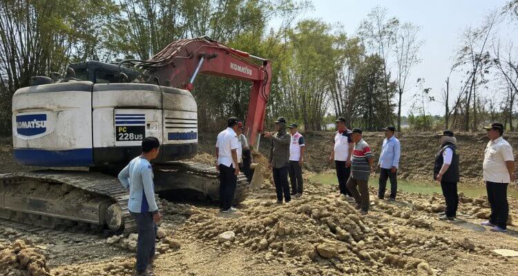 Satpol PP Kabupaten Bojonegoro bersama pihak terkait melakukan pengecekan lokasi aktivitas Galian C di Desa Drokilo, Kecamatan Kedungadem