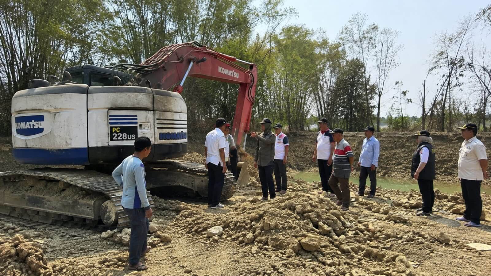 Foto istimewa newsbojonegoro.com Satpol PP Kabupaten Bojonegoro bersama pihak terkait melakukan pengecekan lokasi aktivitas Galian C di Desa Drokilo, Kecamatan Kedungadem
