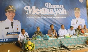IMG-20260812-WA0117 Bupati Bojonegoro Setyo Wahono bersama Wakil Bupati Nurul Azizah saat kegiatan Medhayoh di Desa Cengkir, Kecamatan Kepohbaru, Rabu (12/8/2026).