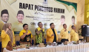 Foto istimewa newsbojonegoro.com Ketua DPD Partai Golkar Kabupaten Bojonegoro Ahmad Supriyanto bersama jajaran pengurus saat rapat persiapan Rakerda DPD Golkar Bojonegoro.