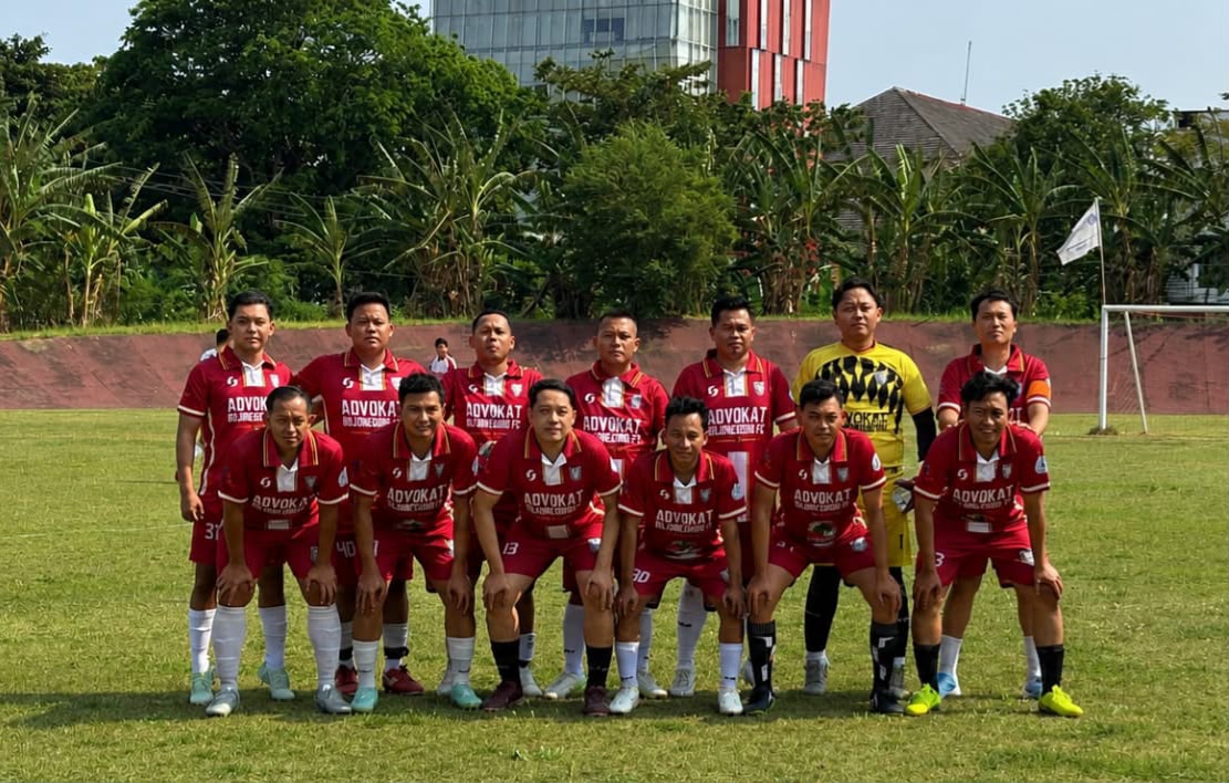 Tim Peradi FC Bojonegoro dalam Kejuaraan Mini Soccer Advokat