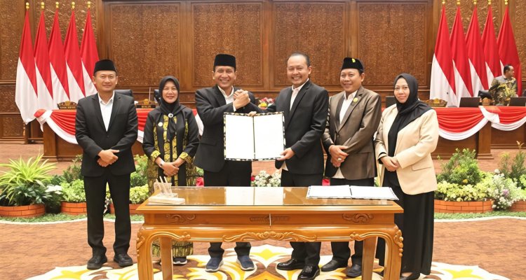 Rapat paripurna DPRD Bojonegoro menetapkan KUA-PPAS APBD 2027 dengan pendapatan Rp4,49 triliun dan belanja Rp5,08 triliun.