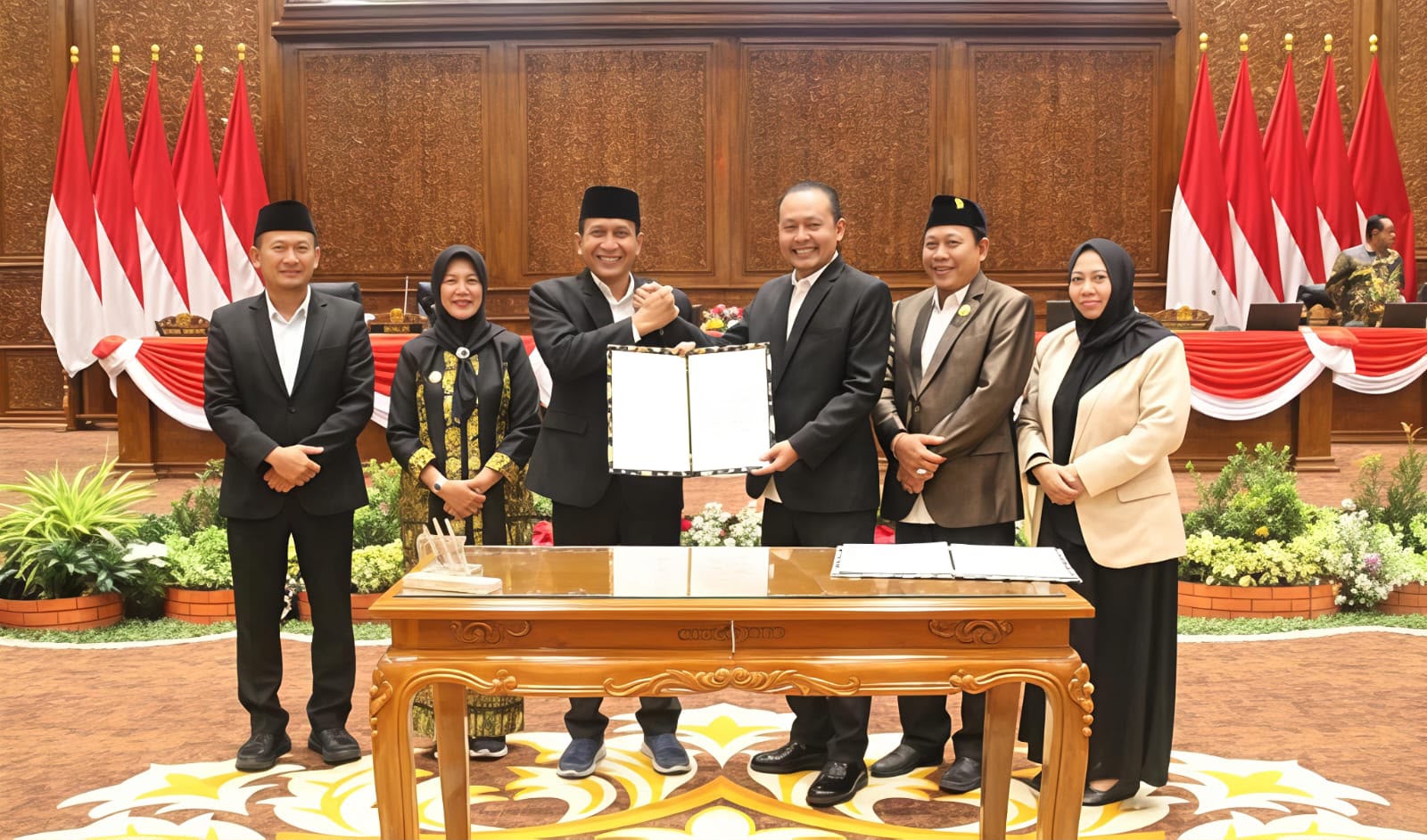 Rapat paripurna DPRD Bojonegoro menetapkan KUA-PPAS APBD 2027 dengan pendapatan Rp4,49 triliun dan belanja Rp5,08 triliun.