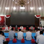 Bupati Bojonegoro Setyo Wahono menyampaikan sambutan dalam malam tasyakuran HUT ke-81 Kemerdekaan RI di Pendopo Pemkab Bojonegoro, Minggu (16/8/2026) malam.