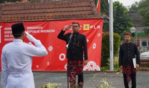Danang Setiawan Pimpin Upacara HUT ke-81 RI di PLN UP3 Bojonegoro Manager PLN UP3 Bojonegoro Danang Setiawan memimpin upacara peringatan HUT ke-81 Kemerdekaan Republik Indonesia.