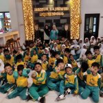 Murid SDN Campurejo 1 mengikuti kunjungan edukatif ke Museum Rajekwesi Bojonegoro untuk mengenal sejarah dan budaya daerah.
