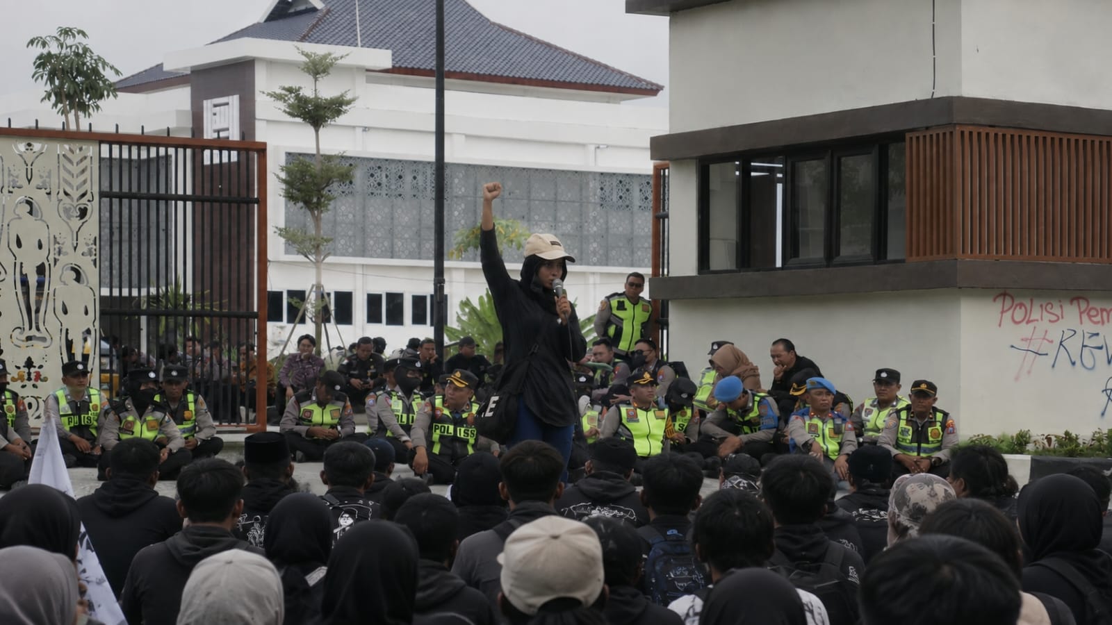 Kelangkaan sapi siap potong di Kabupaten Bojonegoro menjadi sorotan PC PMII Bojonegoro. PMII mendorong pemerintah daerah segera mencari solusi untuk menjaga ketersediaan dan rantai pasok daging sapi.